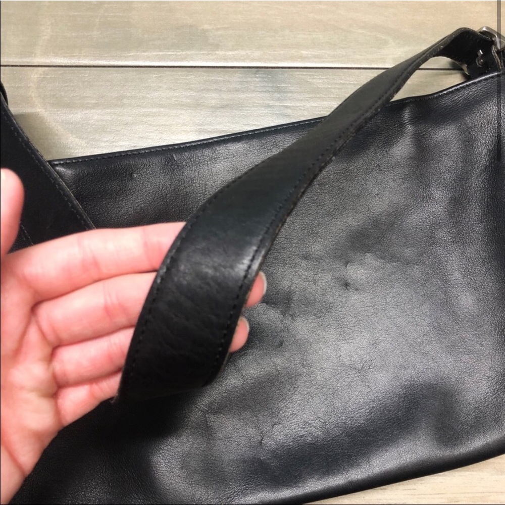 SOLD Vintage Coach Leather Black Shoulder Bag - Picture 3 of 7